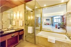Deluxe Garden-view Queen Room