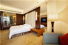 Deluxe Garden-view Queen Room
