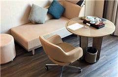 Business Queen Room