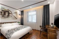 Sunshine Queen Room