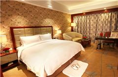 Deluxe Queen Room B