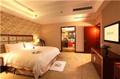 Deluxe Suite B