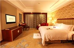Deluxe Suite B