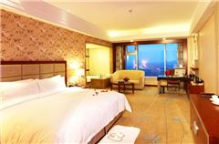 Feature Queen Room