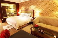 Deluxe Queen Room B