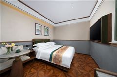 Warm Queen Room