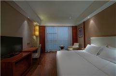 Villa C Standard Queen Room