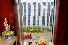 Business Queen Room