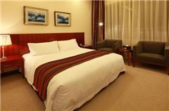 Superior Sunshine Queen Room