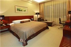 Deluxe Garden-view Suite