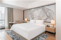 Queen Apartment Room