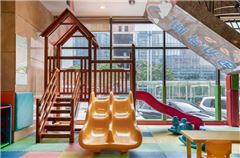 Aire de jeux pour enfants / club pour enfants