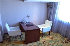 Executive Deluxe Suite