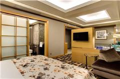 Executive Deluxe Queen Room