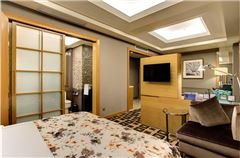 Executive Deluxe Queen Room