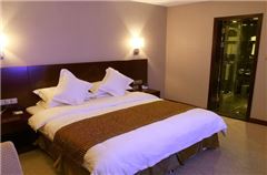 Business Queen Room