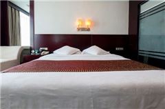 Business Queen Room