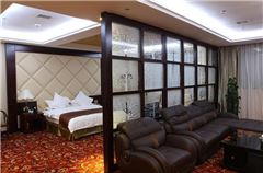 Deluxe Suite B
