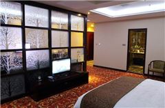 Deluxe Suite B