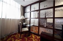 Deluxe Suite B
