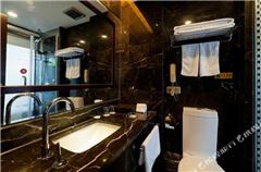 Deluxe Executive Queen Room