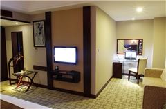 Business Queen Room