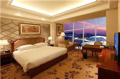 Business Queen Room