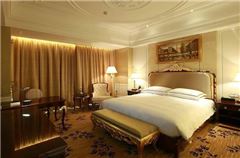 Business Queen Room