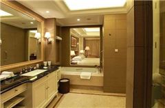 Business Queen Room