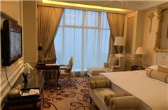 Executive Queen Room