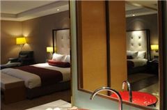 Executive Deluxe Queen Room