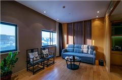 Mansion Bookish Audiovisual Suite