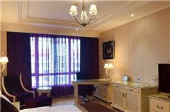 Deluxe Queen Room
