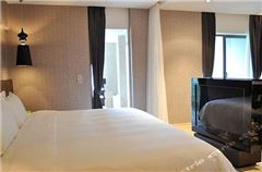 Deluxe River-view Room