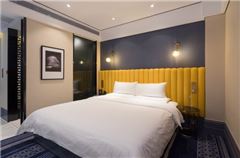 Business Queen Room 