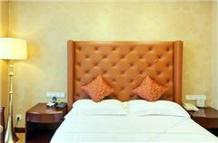 Business Queen Room