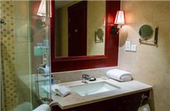 Superior Garden-view Queen Room