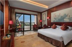 Superior Garden-view Queen Room
