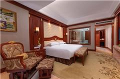 Executive Lake-view Queen Room