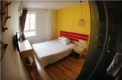 Queen Room B