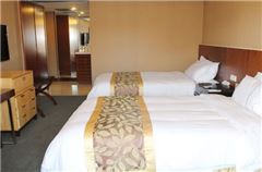 Standard Queen Room B