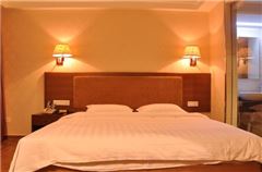 Deluxe Honeymoon Room