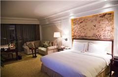 Business Queen Room