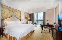 Business Queen Room