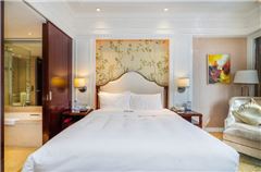 Business Queen Room
